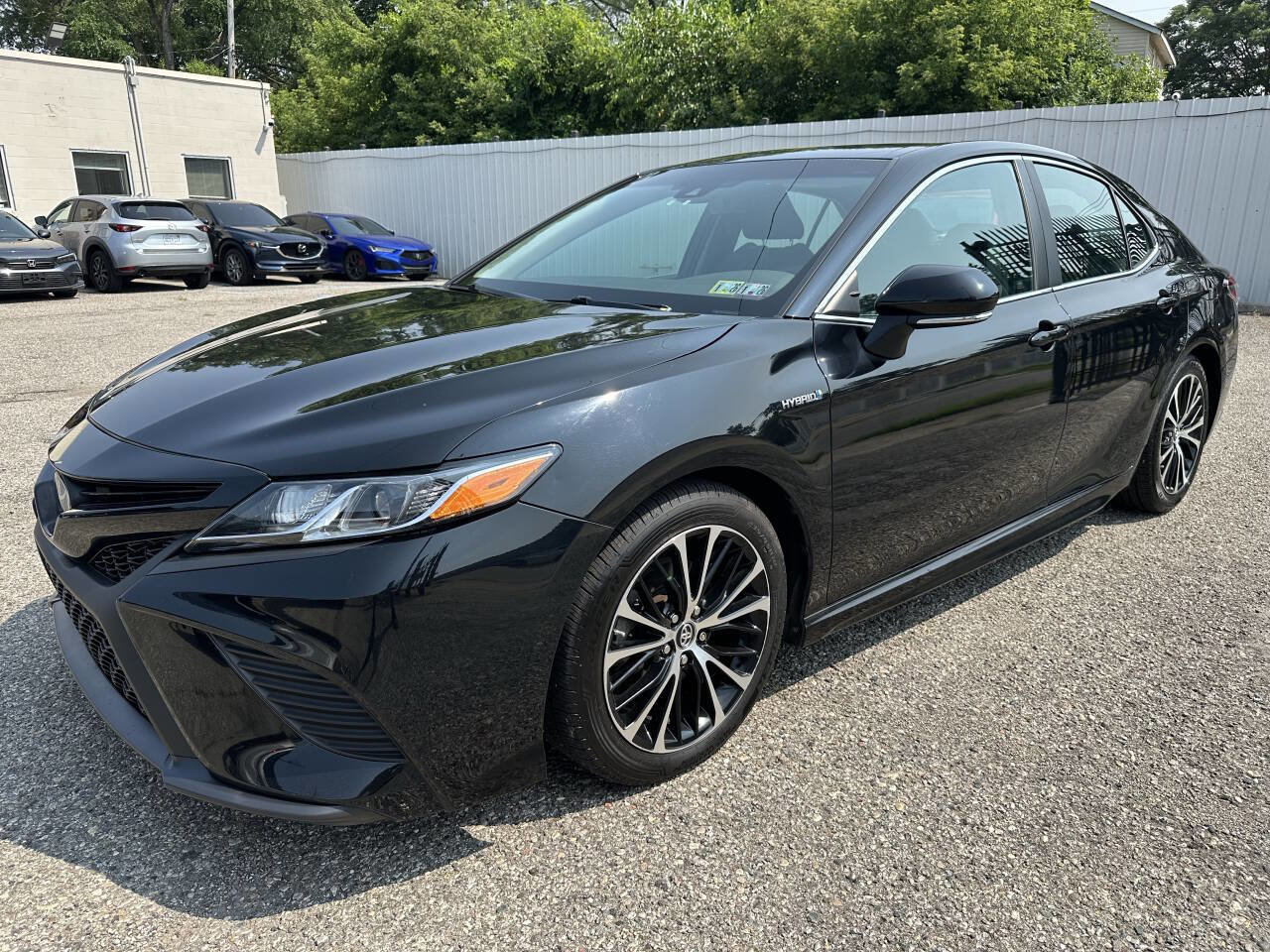 Used 2018 Toyota Camry SE image 3