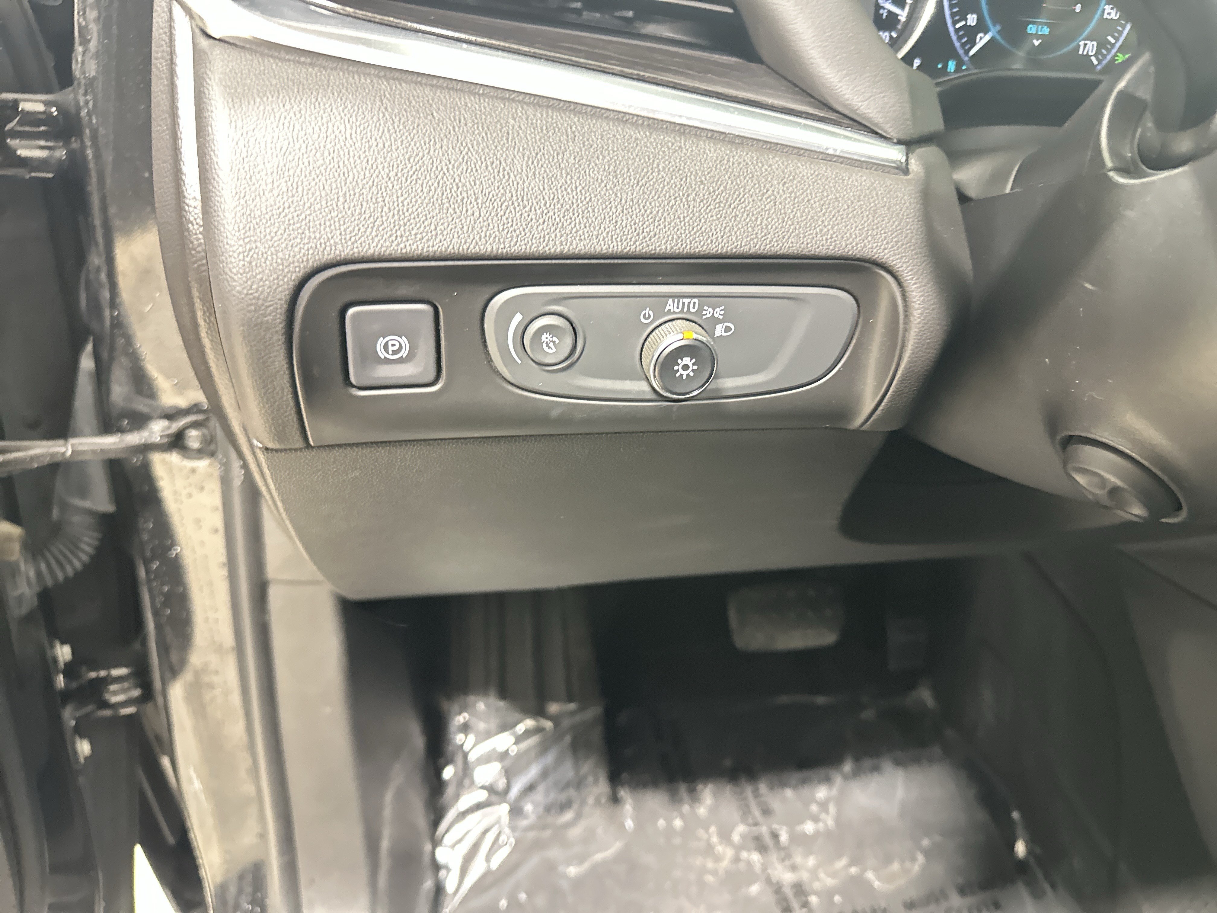 Used 2019 Buick Enclave Avenir w/ Avenir Technology Package AWD/4WD image 38