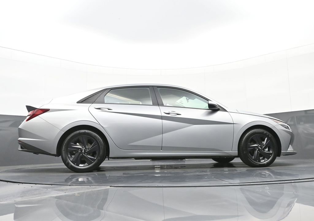 Used 2023 Hyundai Elantra SEL w/ Preferred Accessory Package image 35