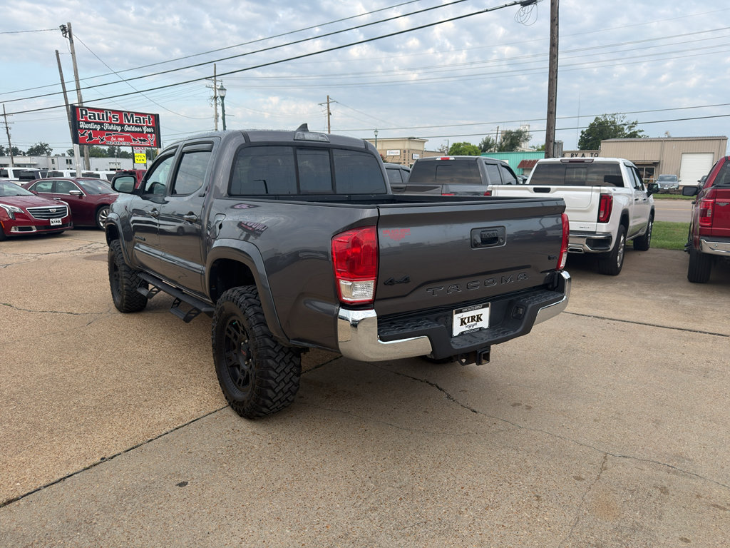Used 2016 Toyota Tacoma SR5 w/ SR5 Appearance Package (SN) AWD/4WD image 3