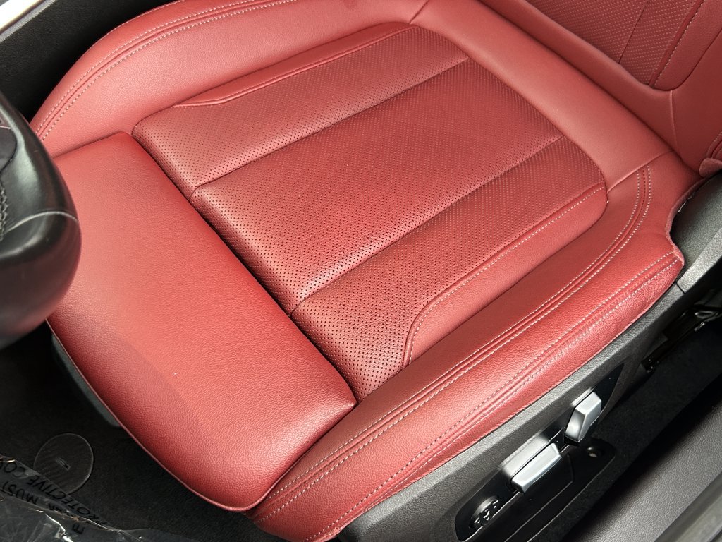 Used 2022 BMW 330i Sedan w/ M Sport Package RWD image 15