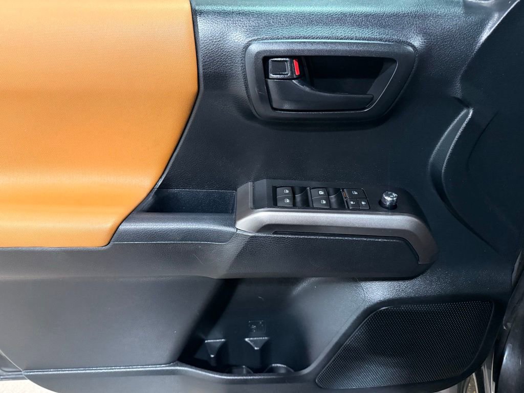 Used 2017 Toyota Tacoma SR5 w/ Tow Package image 13