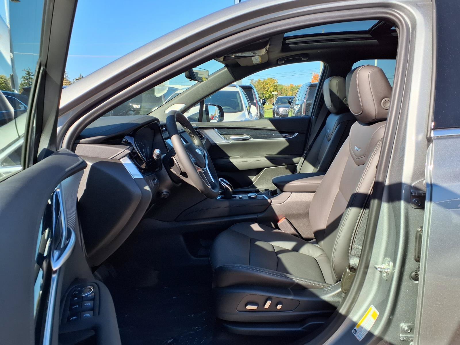 New 2026 Cadillac XT5 Premium Luxury w/ LPO, Floor Liner Package AWD/4WD image 14