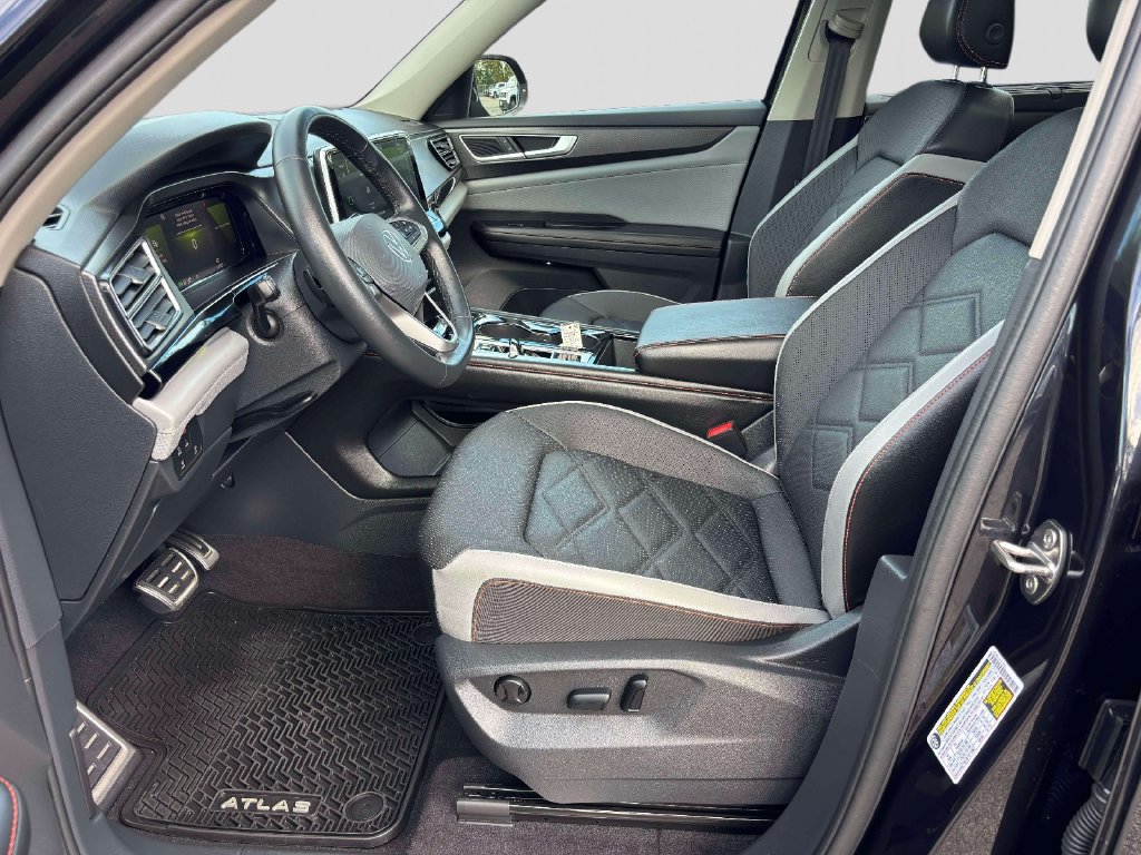 Certified 2024 Volkswagen Atlas Peak Edition SE AWD/4WD image 11