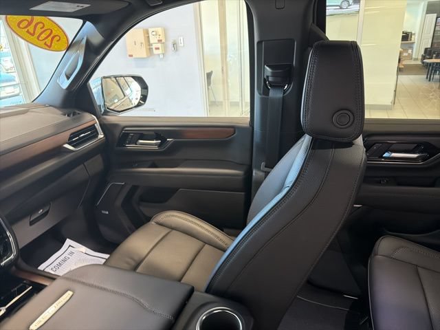 Used 2026 GMC Yukon XL Denali w/ Sun & Power Step Package AWD/4WD image 41