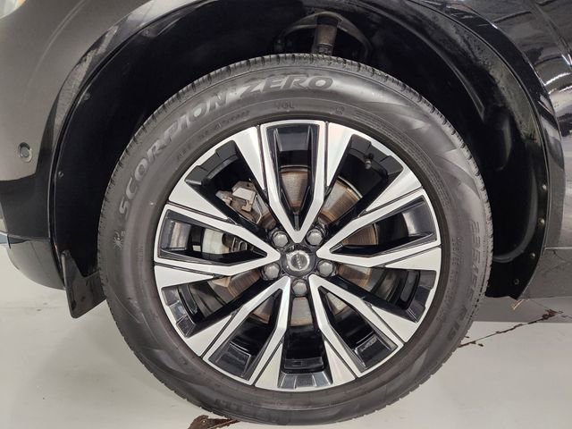 Used 2023 Volvo XC60 B5 Plus image 8