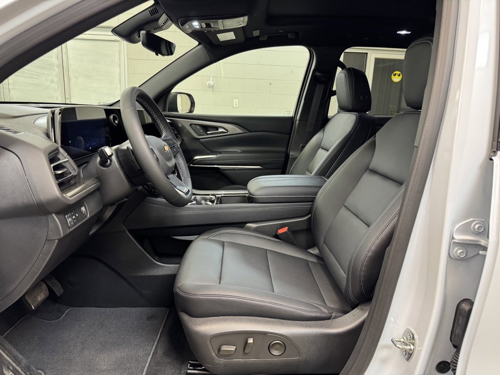 New 2026 Chevrolet Traverse LT w/ Sun and Wheel Package image 13