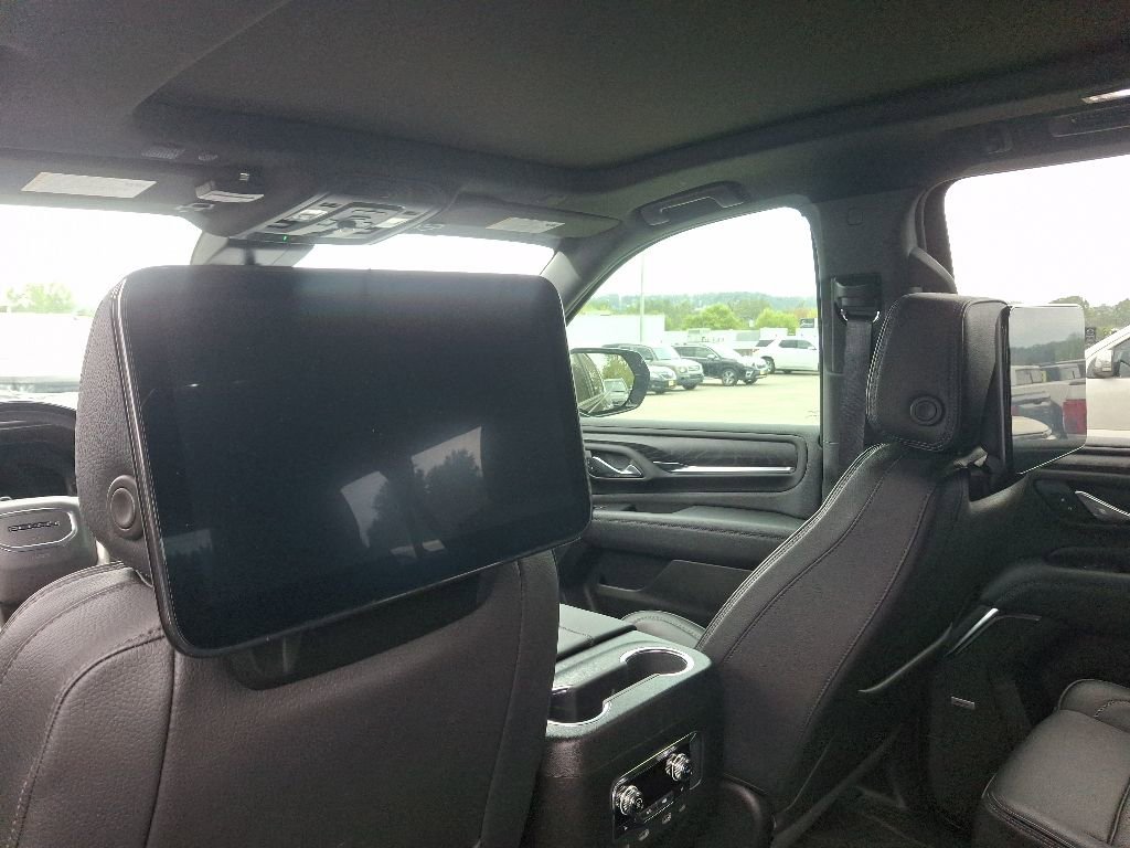 Used 2023 GMC Yukon XL Denali AWD/4WD image 13