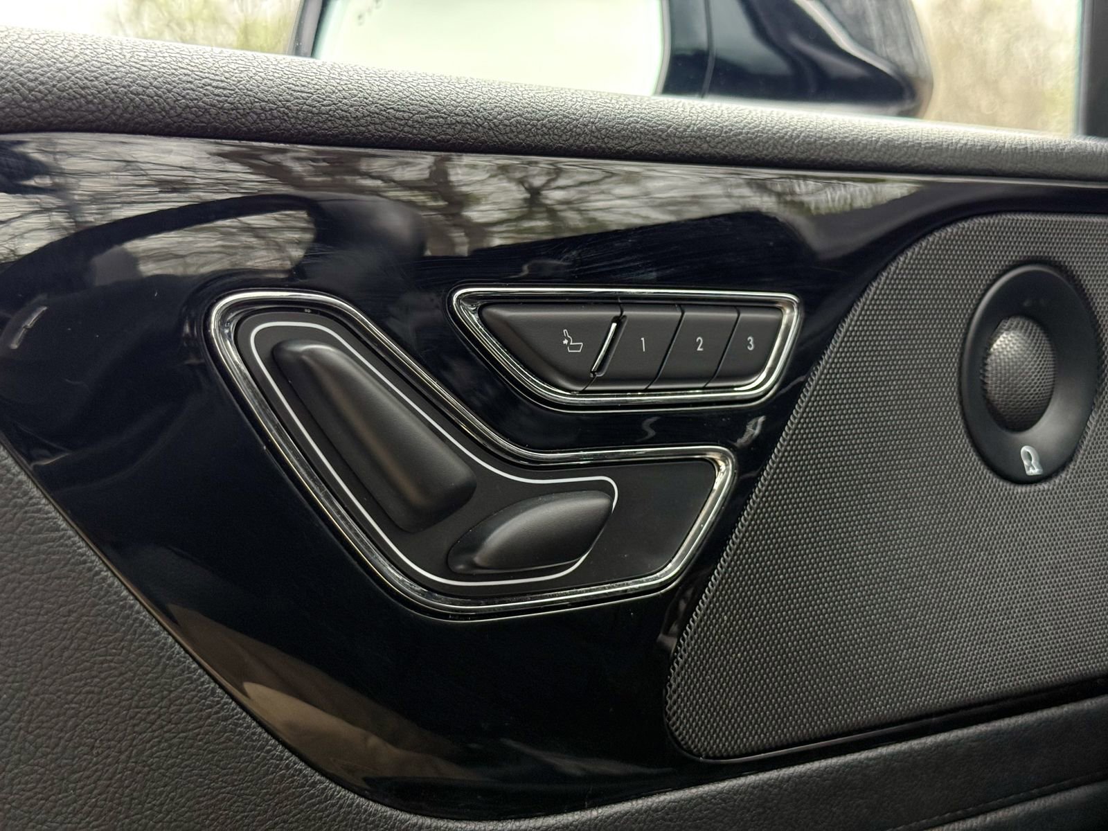 Used 2025 Lincoln Aviator AWD w/ Equipment Group 101A image 32