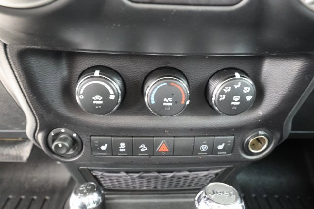 Used 2018 Jeep Wrangler Unlimited Sahara w/ Connectivity Group image 17