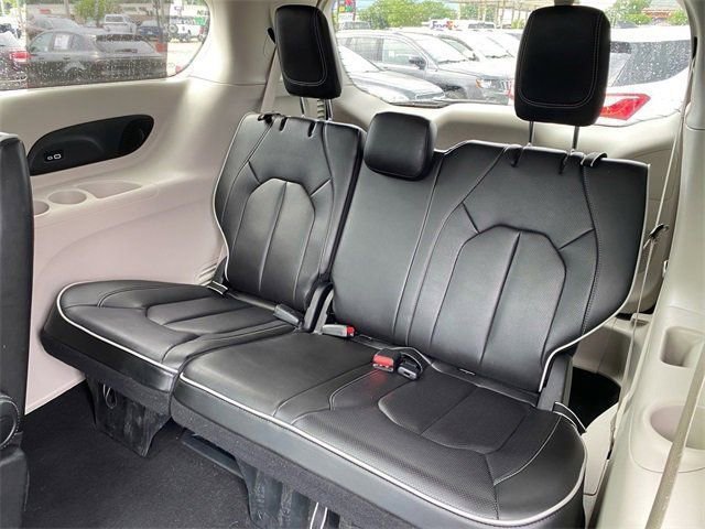 Used 2023 Chrysler Pacifica Limited image 18
