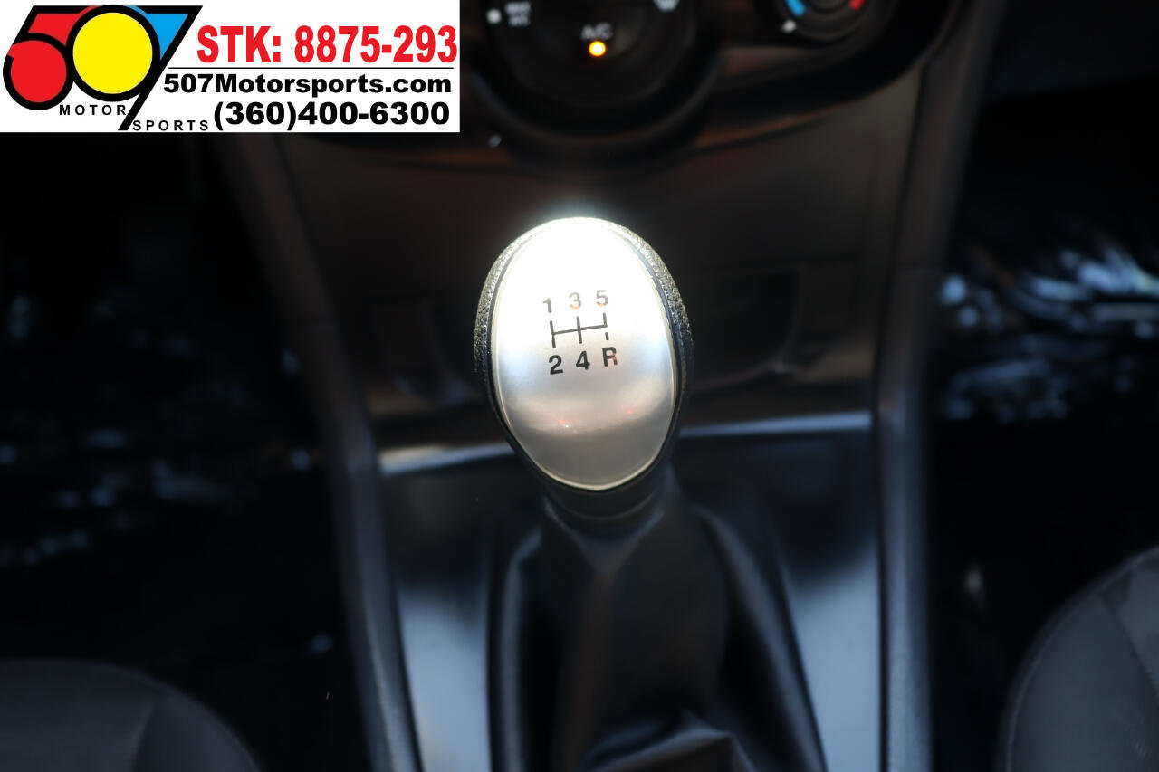 Used 2013 Ford Fiesta SE image 22