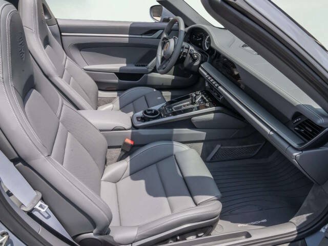 Used 2024 Porsche 911 Targa 4 AWD/4WD image 15