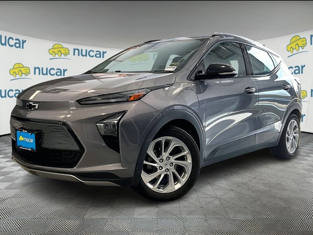 Used 2023 Chevrolet Bolt EUV LT w/ Comfort Package image 3