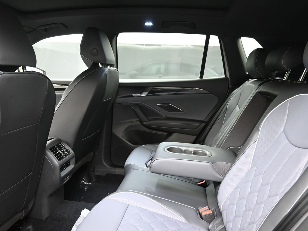 New 2026 Volkswagen Tiguan SEL R-Line image 18