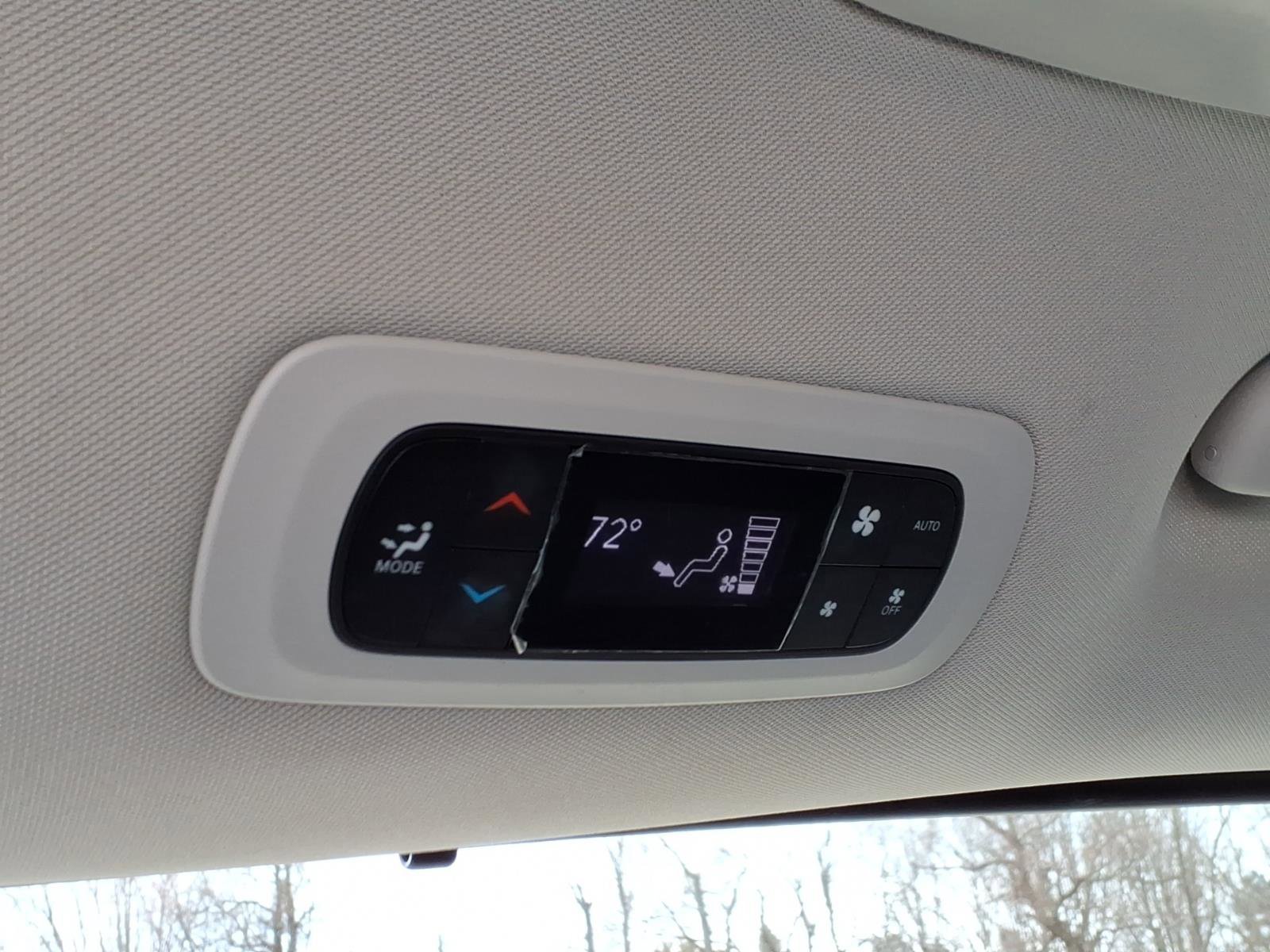 Used 2021 Chrysler Pacifica Touring-L image 21