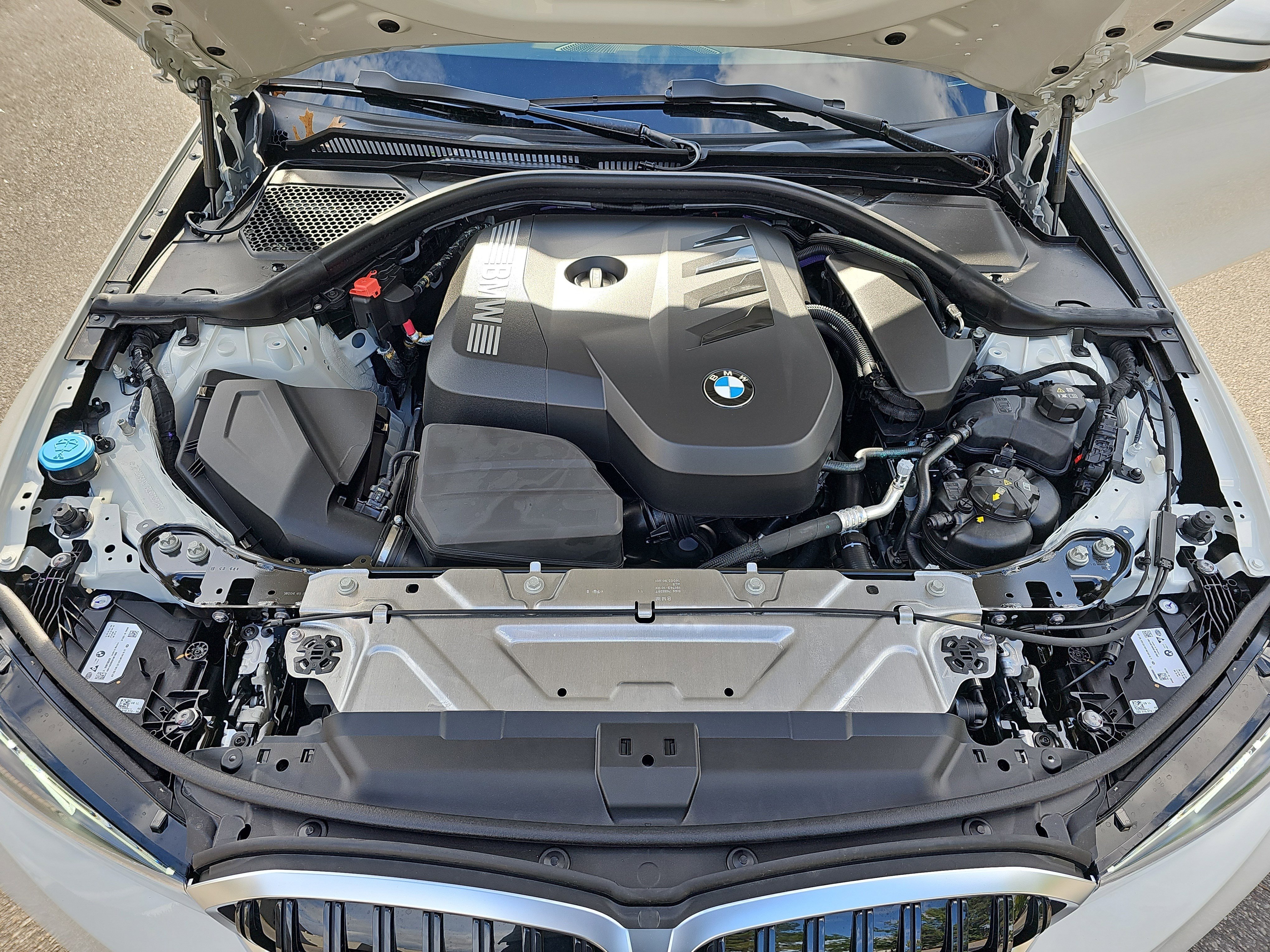 New 2025 BMW 330i xDrive Sedan w/ Premium Package image 32