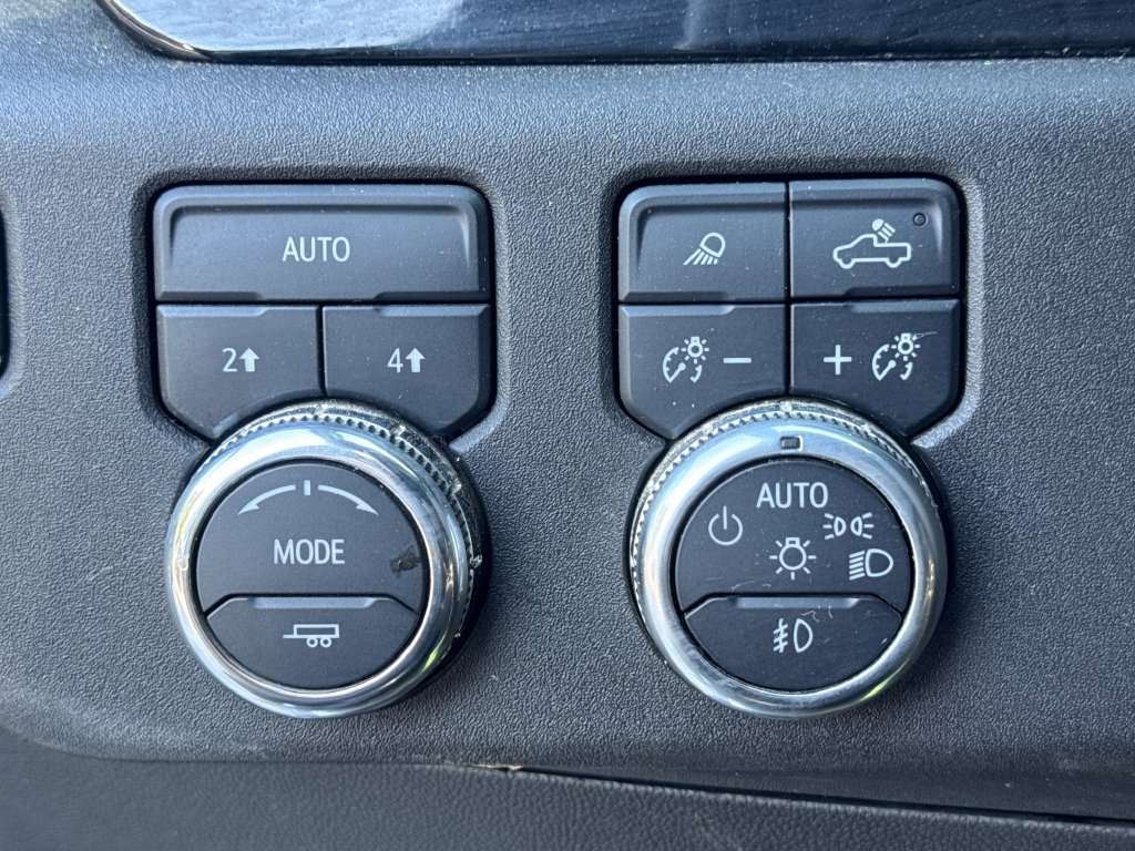 Used 2025 GMC Sierra 1500 SLT AWD/4WD image 25