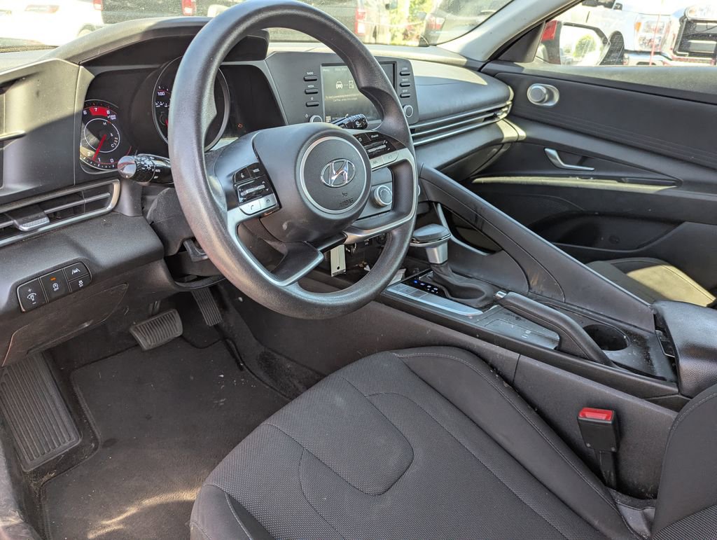 Used 2023 Hyundai Elantra SE FWD image 10