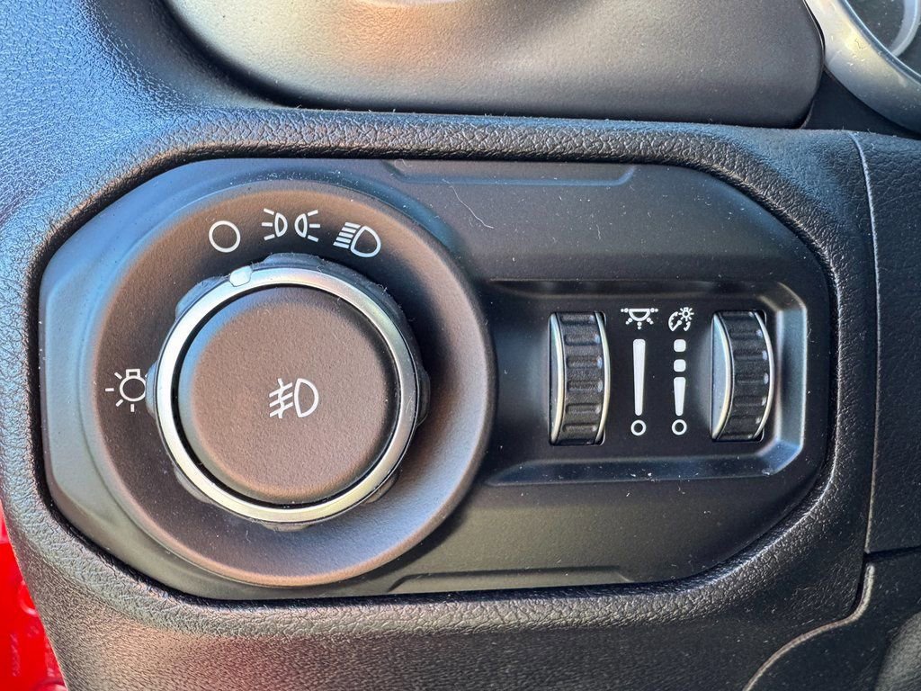 Used 2018 Jeep Wrangler Unlimited Sport AWD/4WD image 37