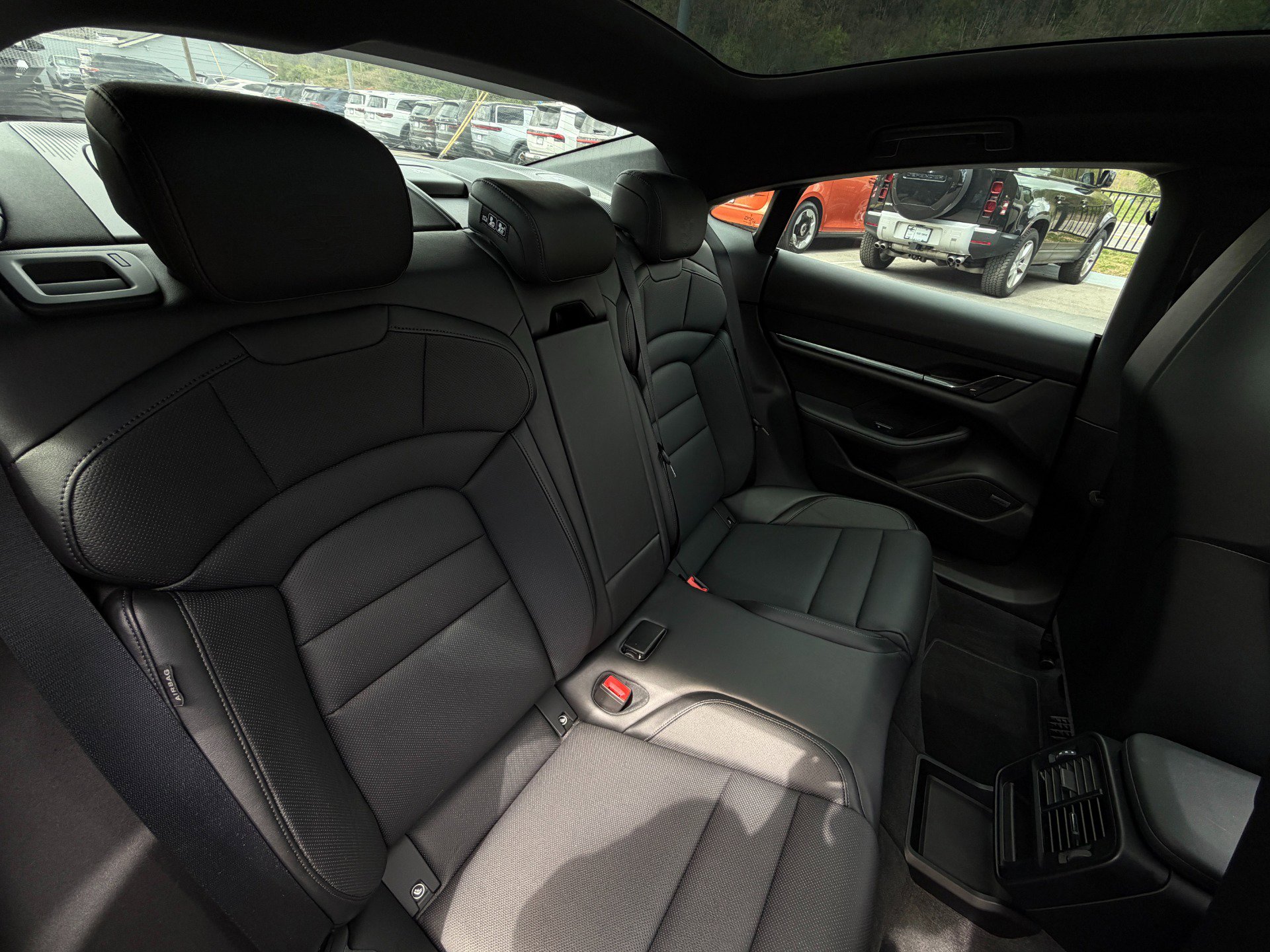 Used 2022 Porsche Taycan image 19