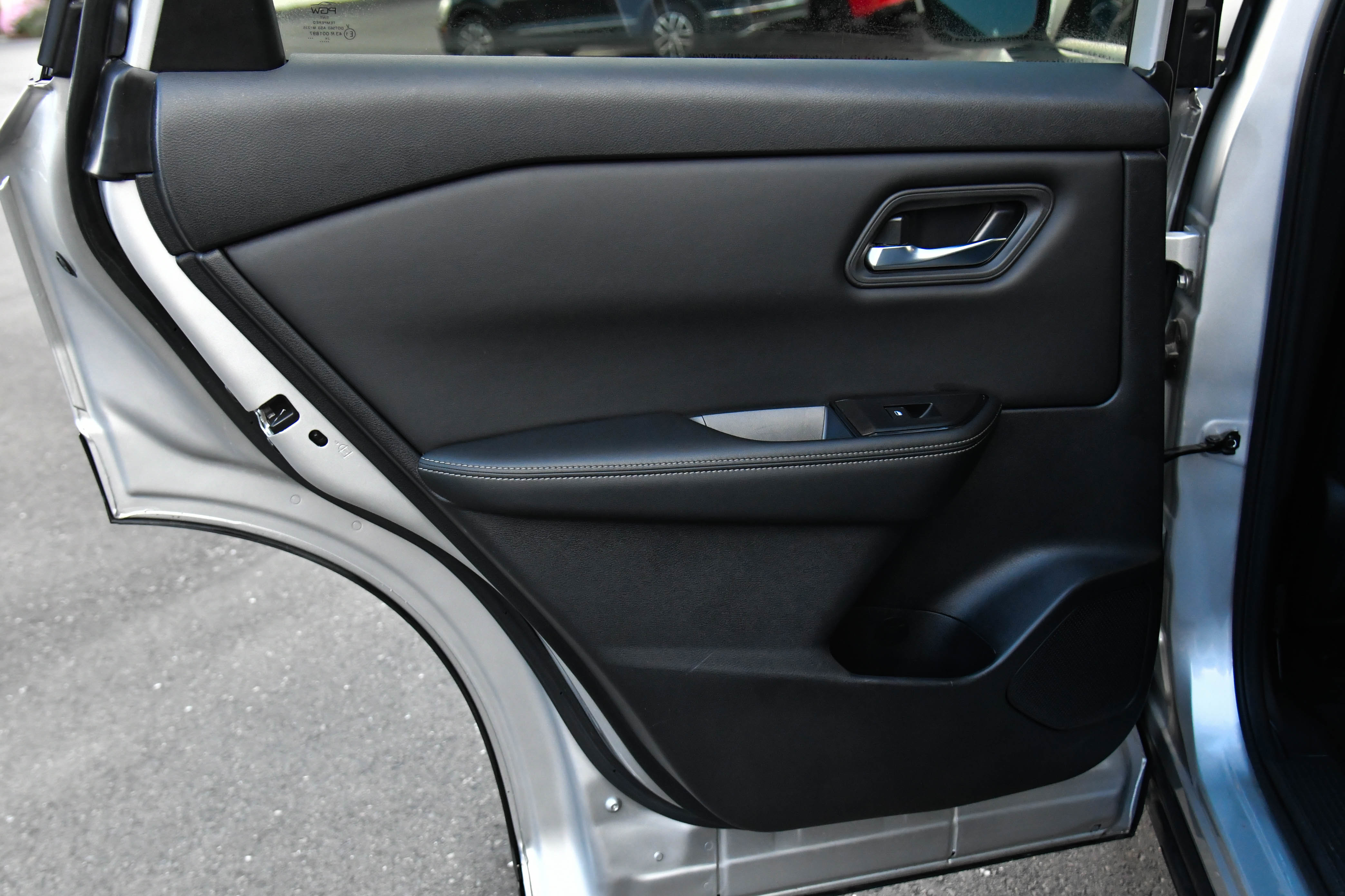 Used 2024 Nissan Rogue SV image 34