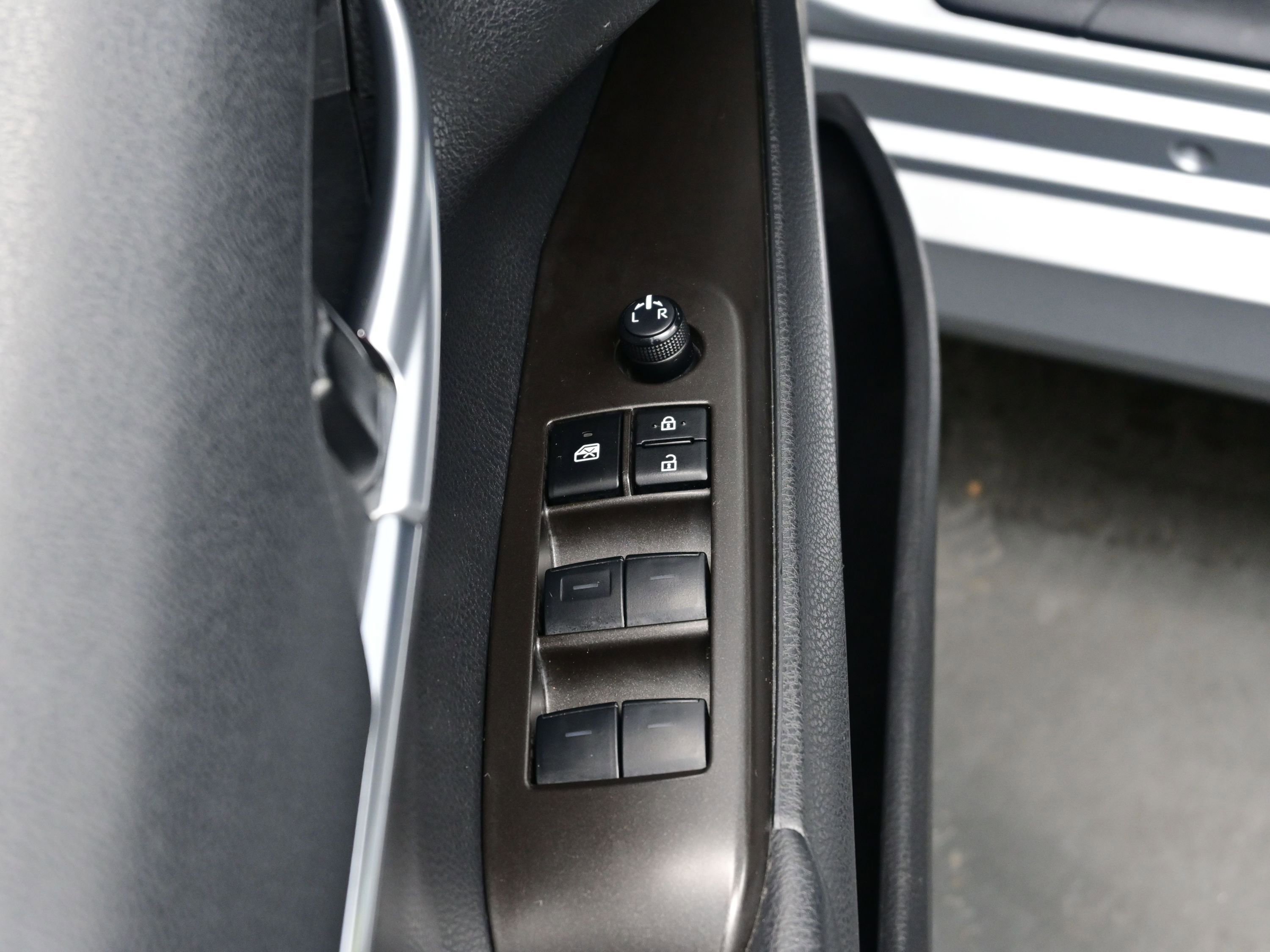 Used 2024 Toyota Camry LE image 10