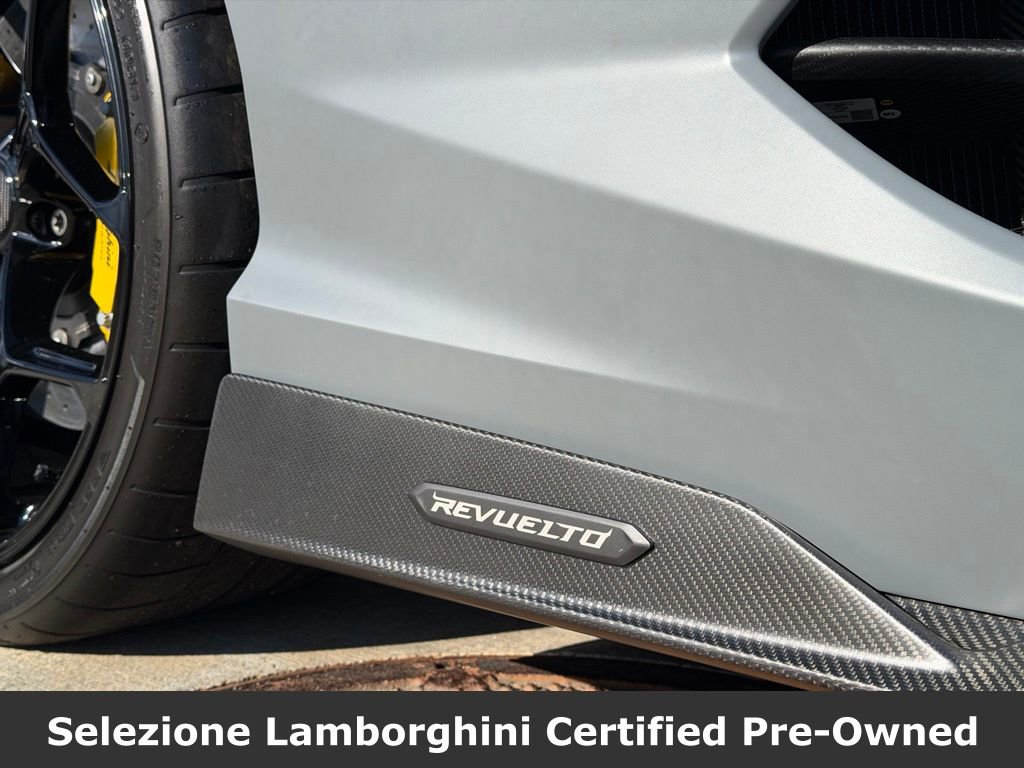 Used 2025 Lamborghini Revuelto image 11