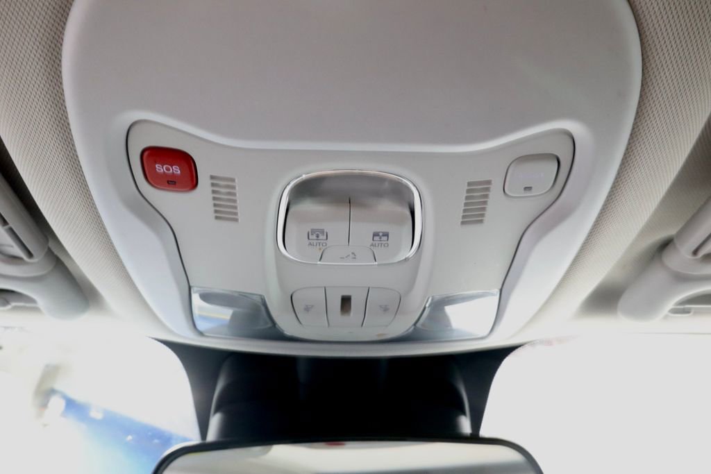 Used 2023 Jeep Renegade Latitude w/ Sun & Fun Group image 24