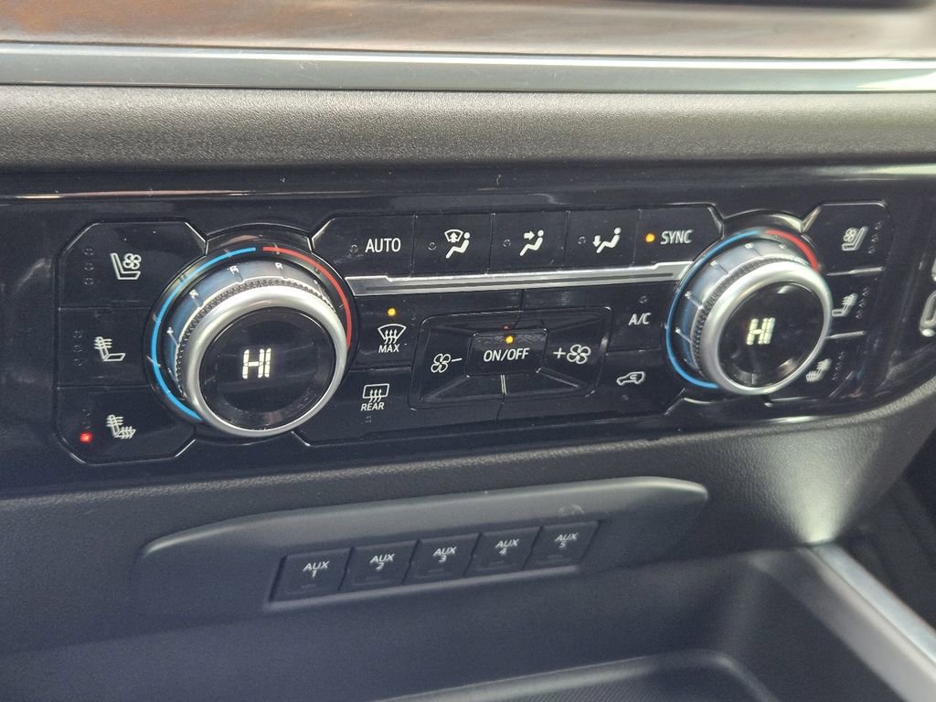 Used 2025 GMC Sierra 3500 SLT w/ SLT Convenience Package image 28