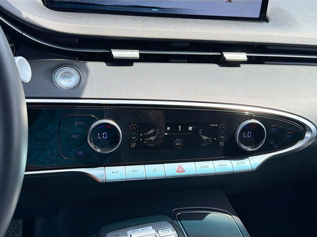 Used 2025 Genesis GV70 2.5T image 11