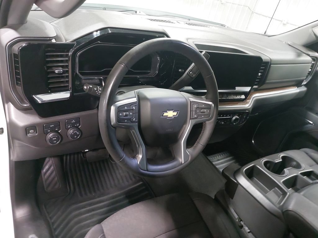 Used 2024 Chevrolet Silverado 1500 LT AWD/4WD image 15