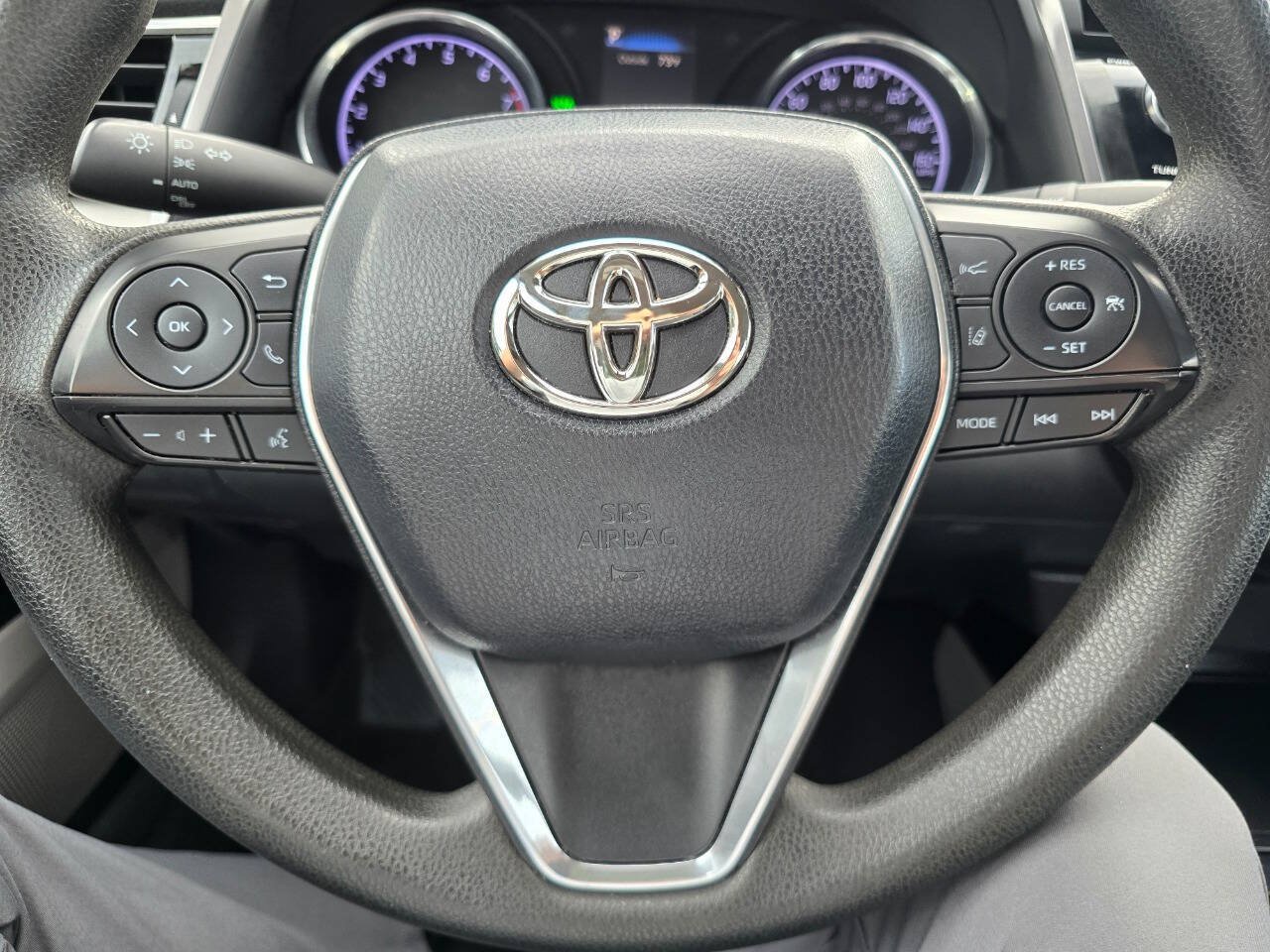 Used 2018 Toyota Camry LE w/ Convenience Package FWD image 17