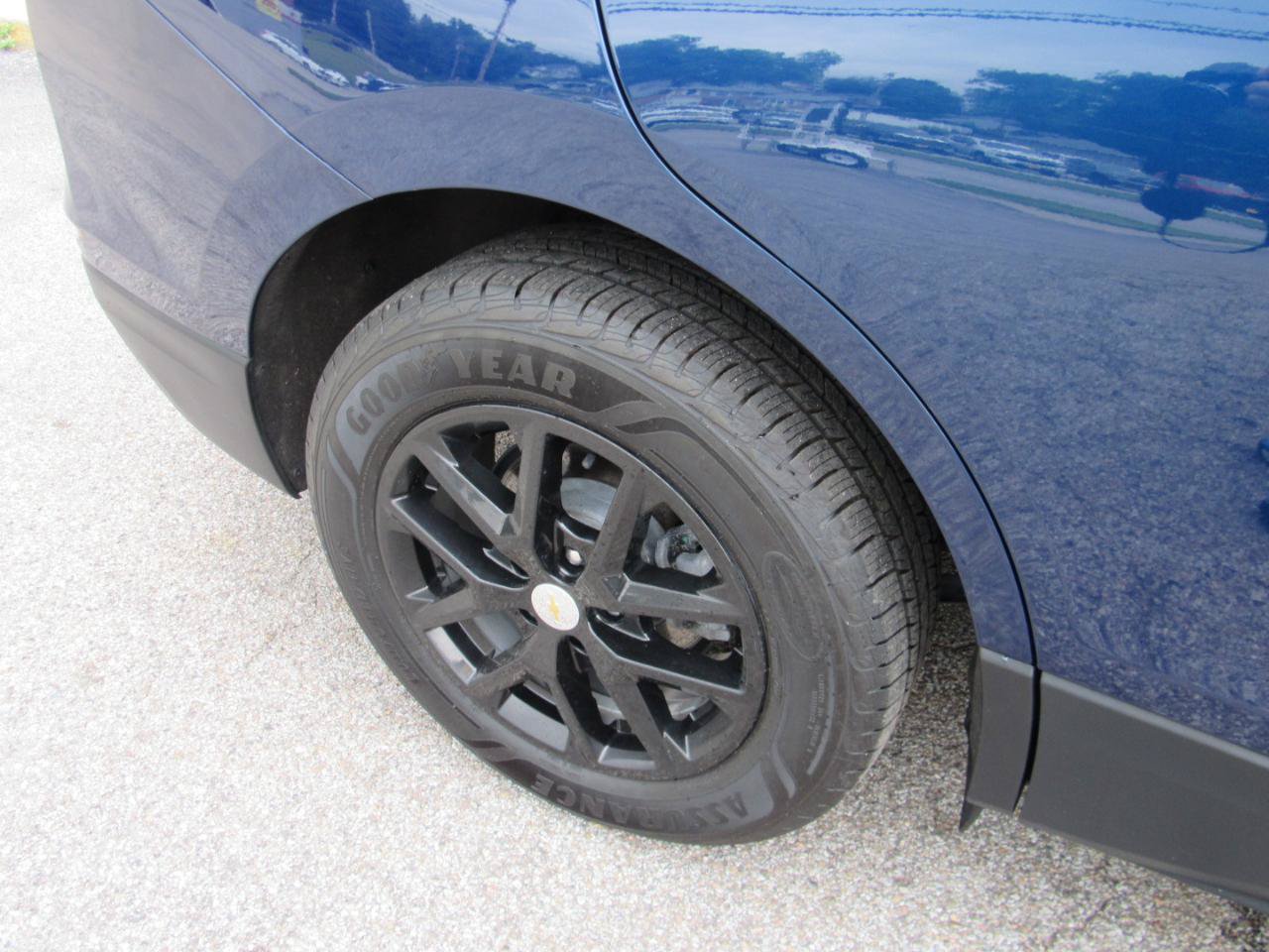 Used 2023 Chevrolet Equinox LT AWD/4WD image 4
