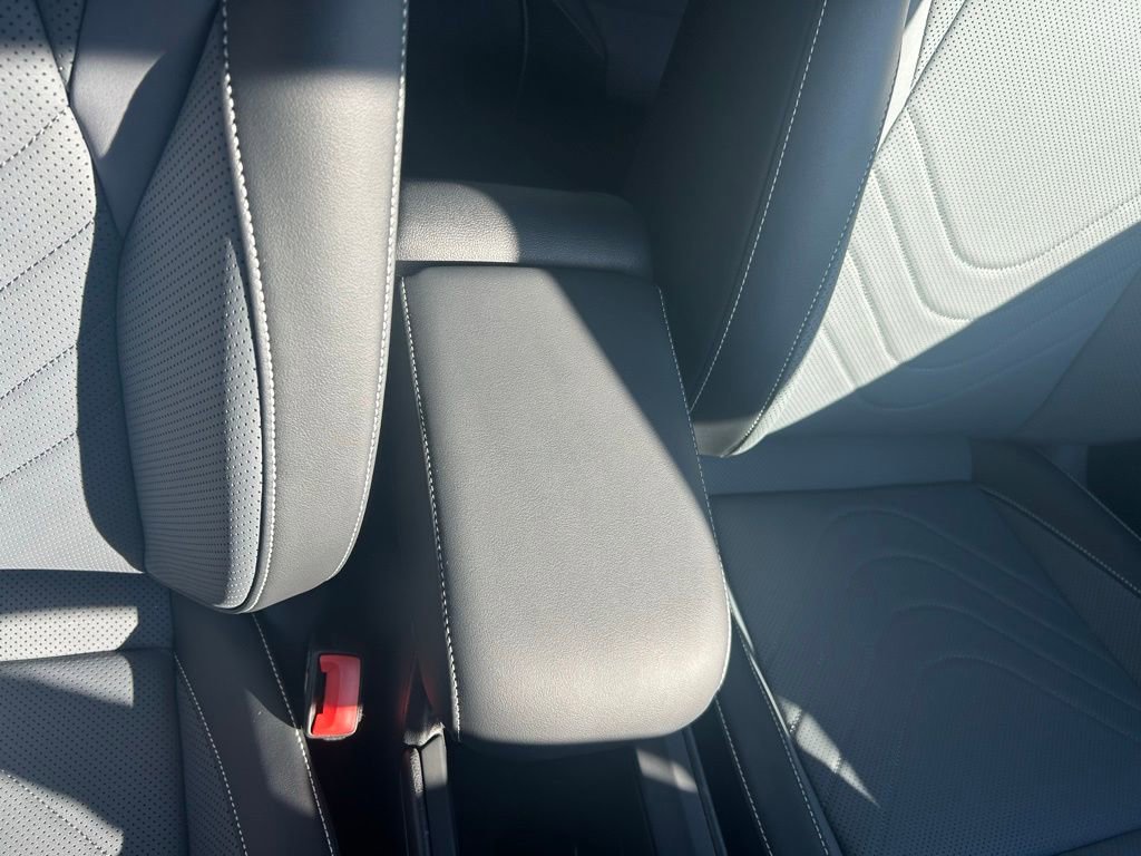 Certified 2025 Volkswagen Tiguan SE R-Line image 40