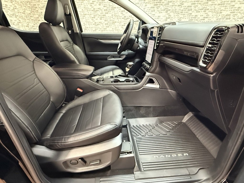 Used 2025 Ford Ranger Lariat w/ Trailer Tow Package image 9