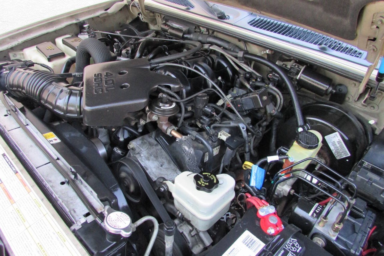 Used 2001 Ford Explorer Sport Trac 2WD image 32