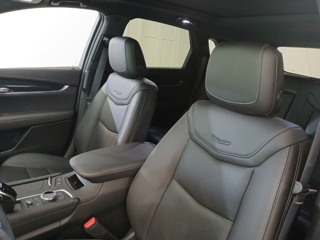 Certified 2025 Cadillac XT5 Premium Luxury w/ Technology Package AWD/4WD image 15