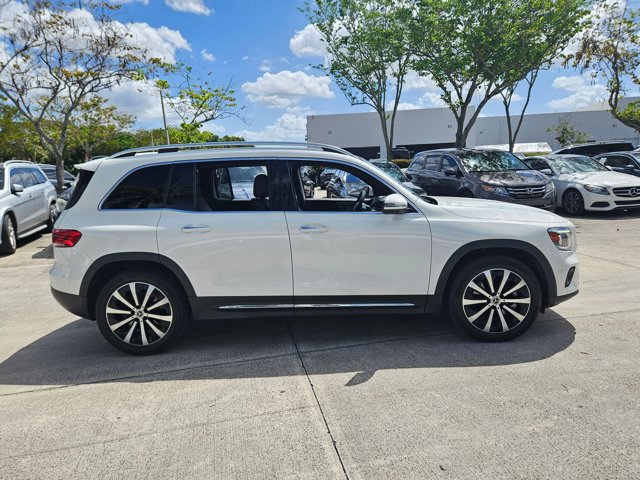 Used 2023 Mercedes-Benz GLB 250 image 2
