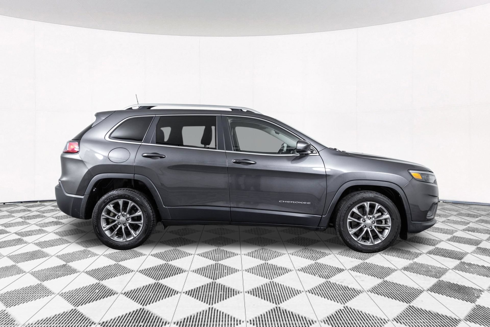 Used 2021 Jeep Cherokee Latitude Plus FWD image 19