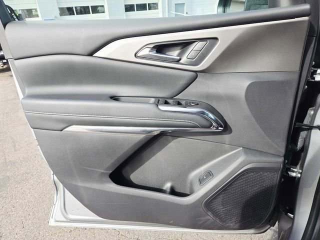 Used 2026 Chevrolet Traverse LT w/ Midnight/Sport Edition FWD image 13