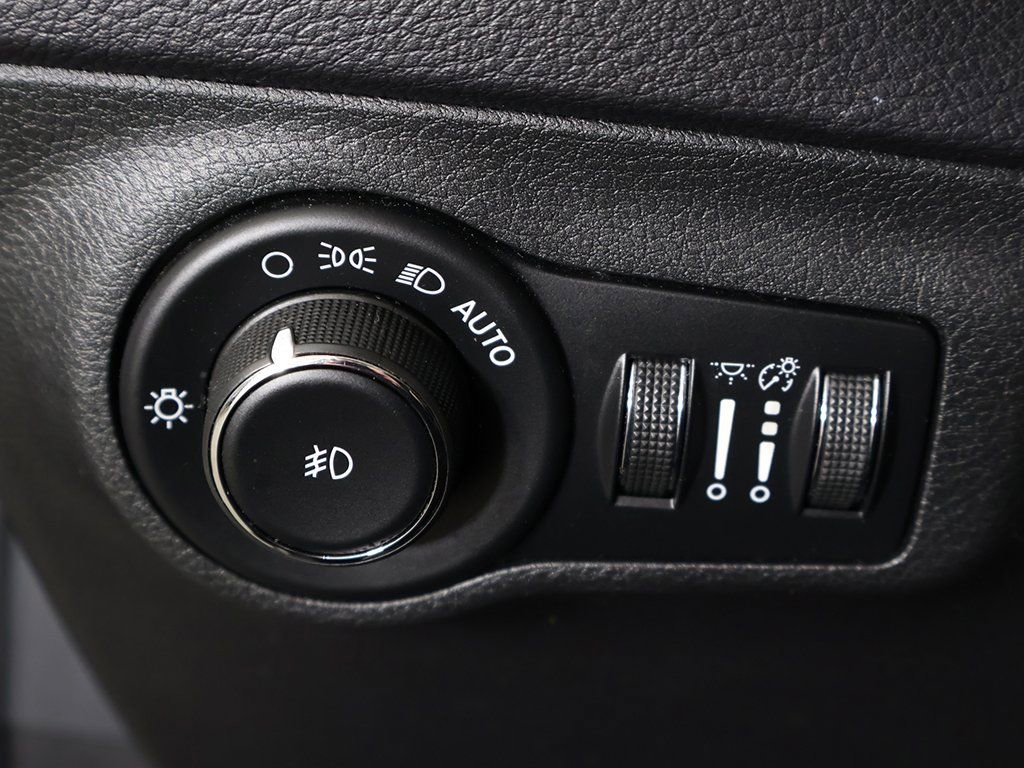 Used 2017 Jeep Compass Limited w/ Safe & Security Group AWD/4WD image 37