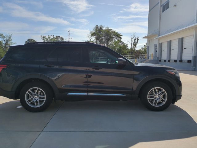 Used 2025 Ford Explorer Active image 4