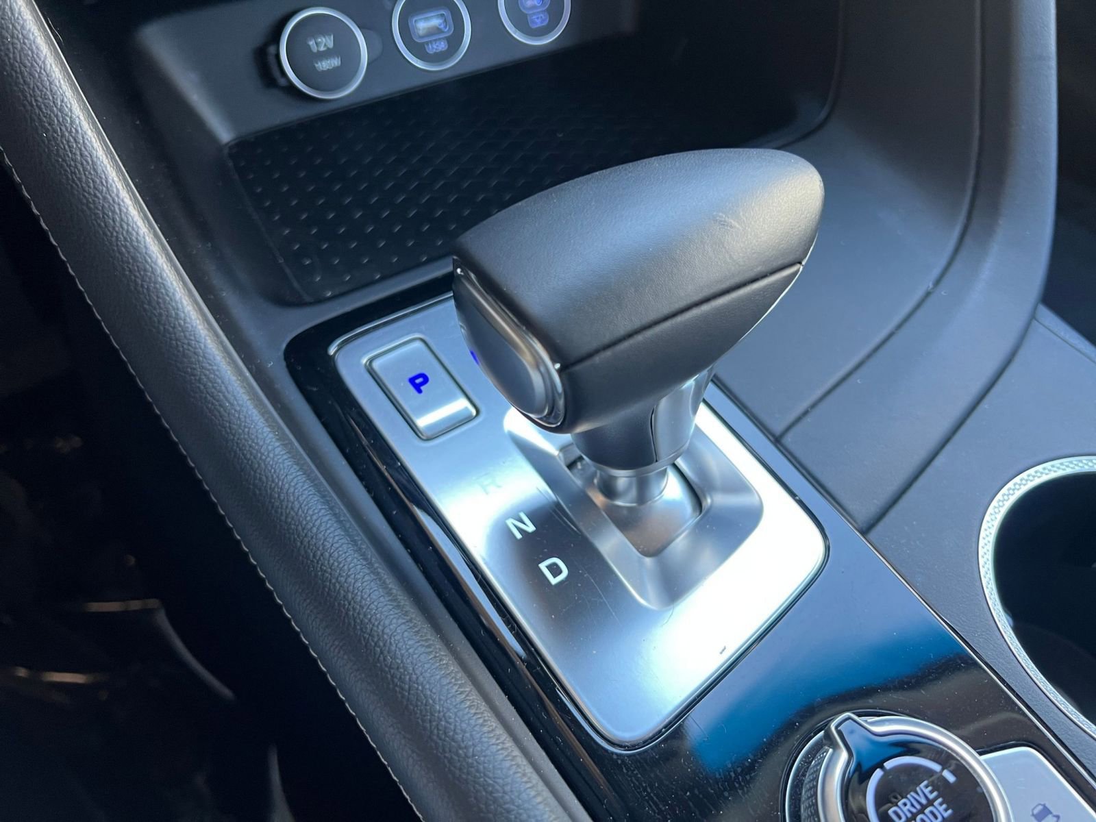 Used 2025 Genesis G70 2.5T image 41