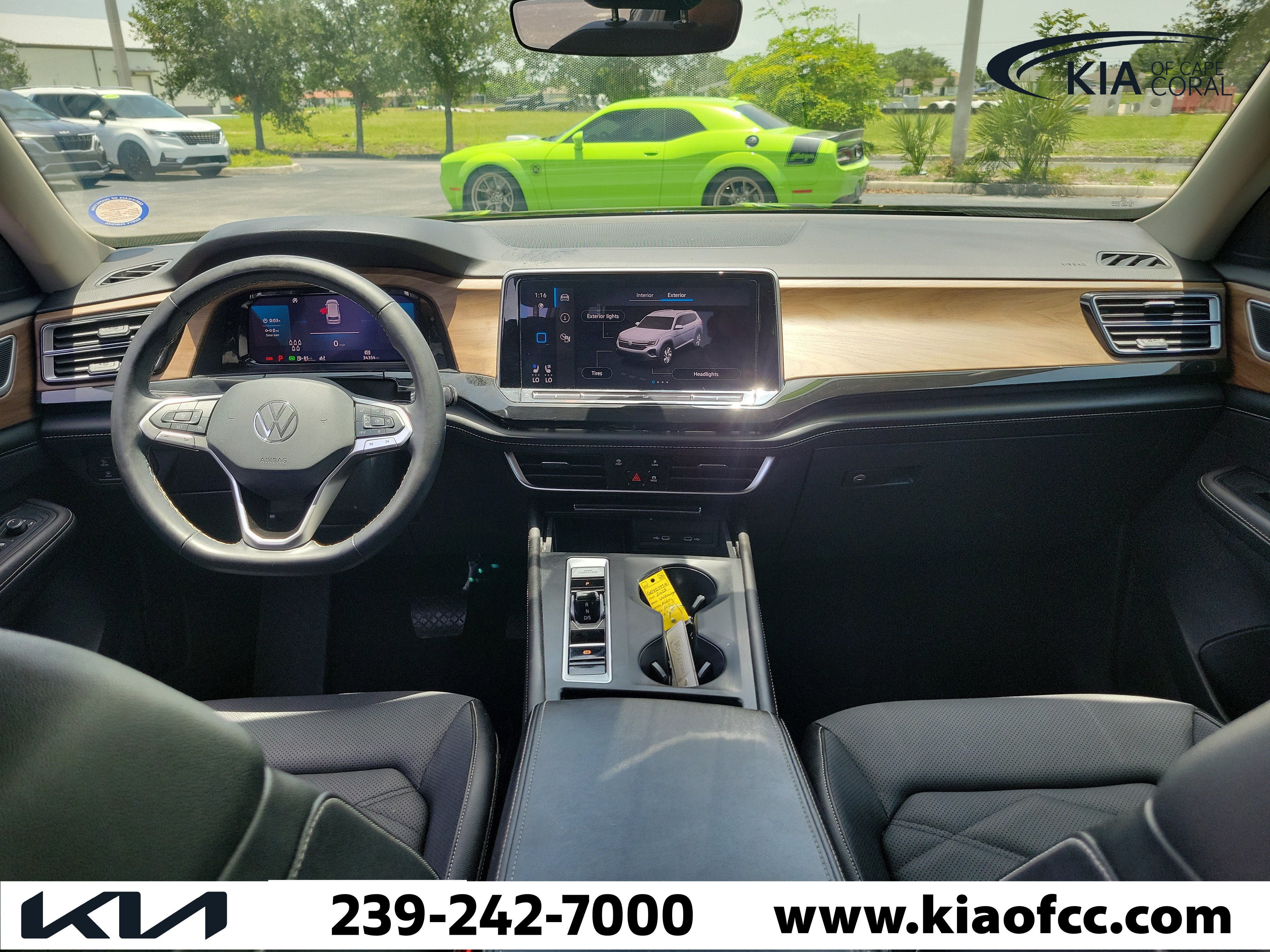 Used 2025 Volkswagen Atlas SE FWD image 16