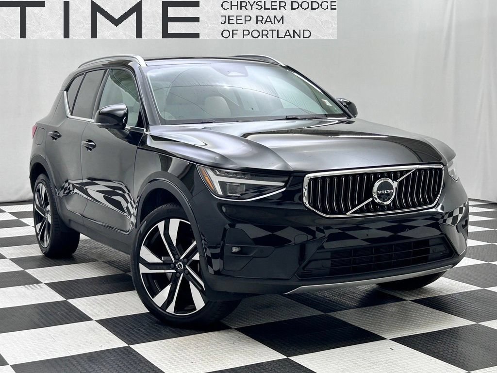 Used 2025 Volvo XC40 B5 Ultra AWD/4WD image 1