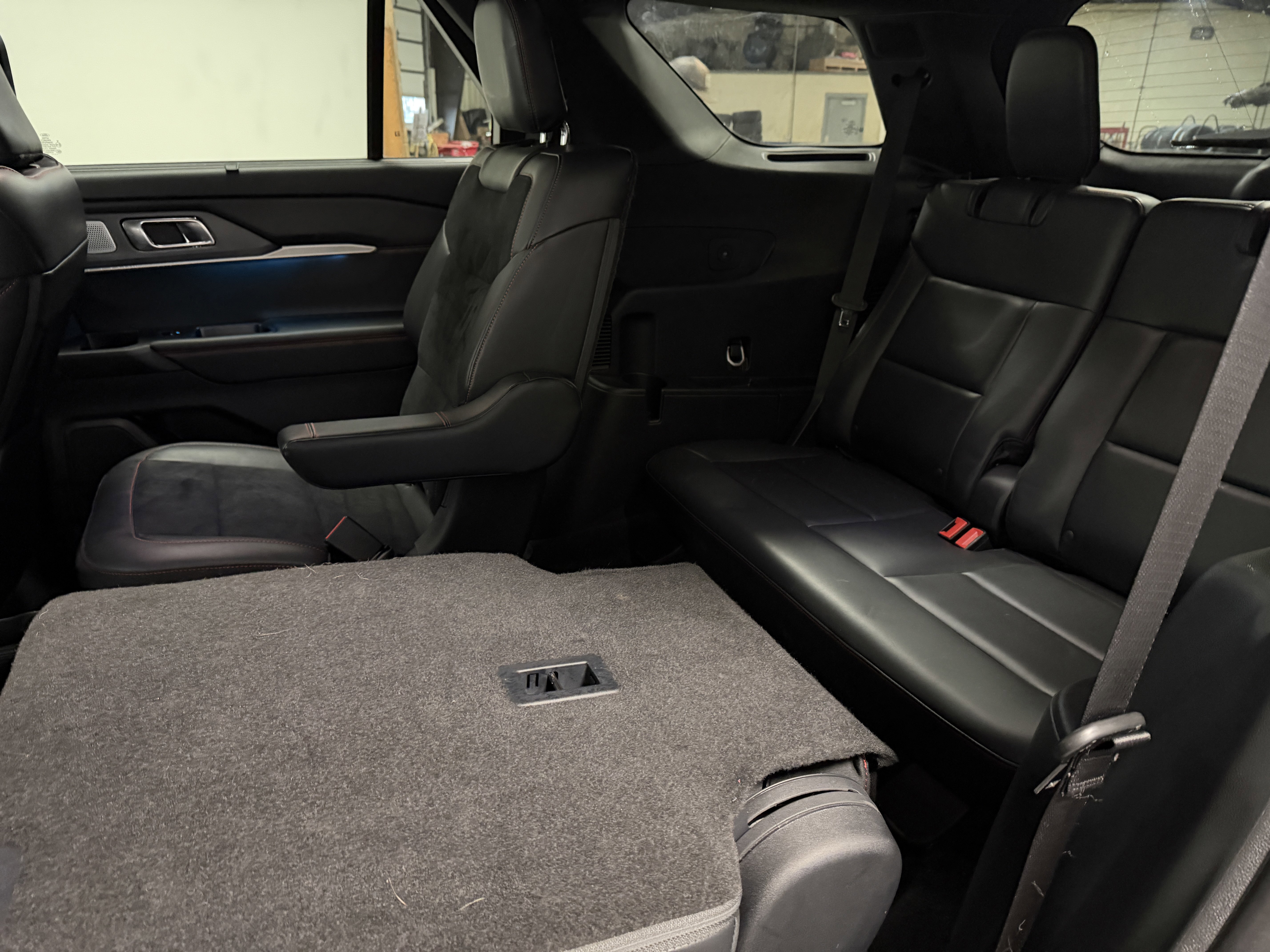 Used 2025 Ford Explorer ST image 34