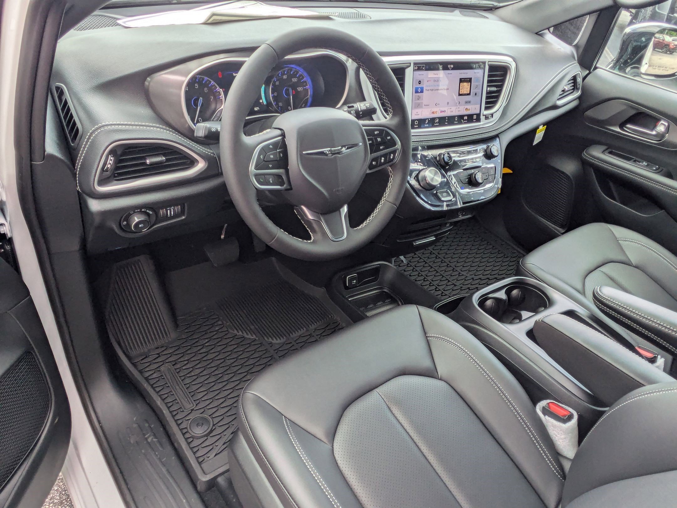 New 2026 Chrysler Pacifica Select image 9