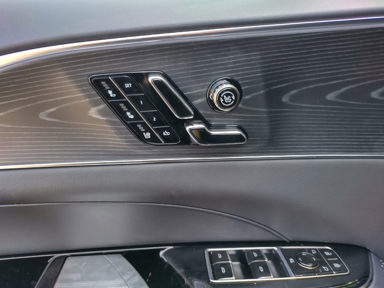 New 2026 Cadillac Lyriq V w/ LPO, Bronce Accent Package image 7