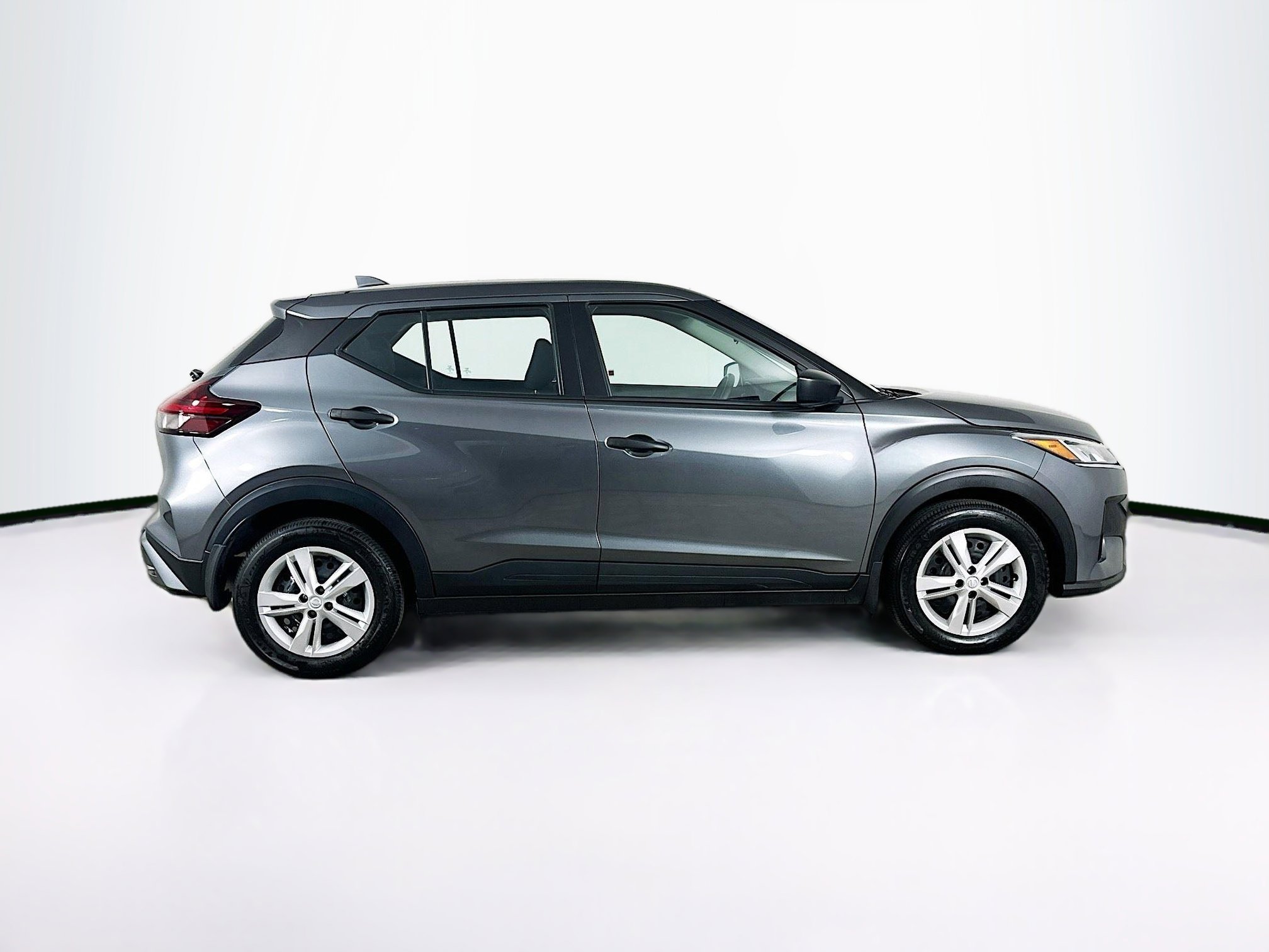 Used 2024 Nissan Kicks S image 10